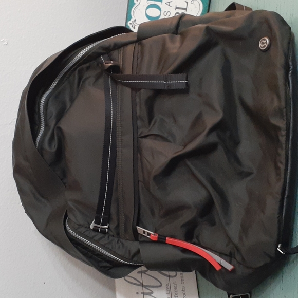 lululemon athletica Bags Retired Lululemon Army Green Travel On Th